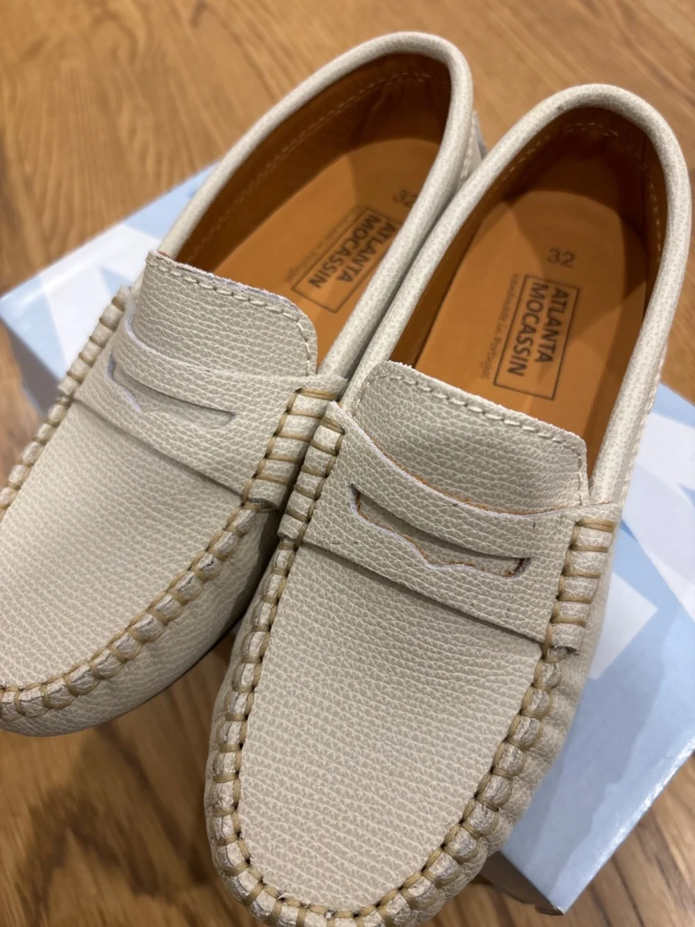 Atlanta moccasin size 32